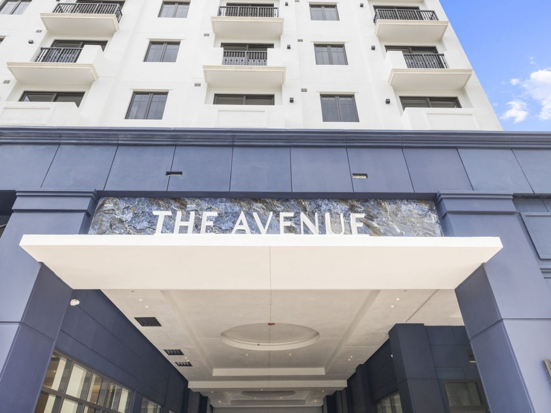 1-web-or-mls-4220-laguna-st-309-701-703-704-706-808